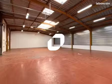 local d'activité 744 m²