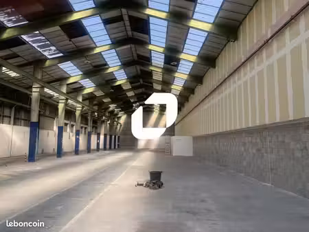 local d'activité 1 212 m²