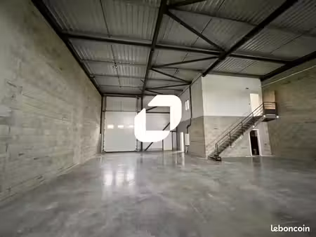 local d'activité 2 110 m²