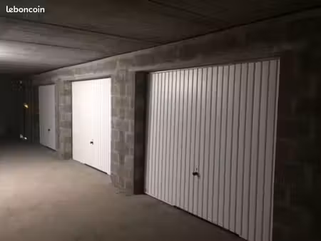 je cherche un box fermé à thonon