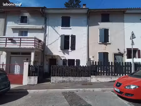 maison de ville avec terrasse et grange