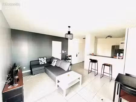 location appartement récent meublé t2 tassin la demi lune - idéalement situé - garage - pa