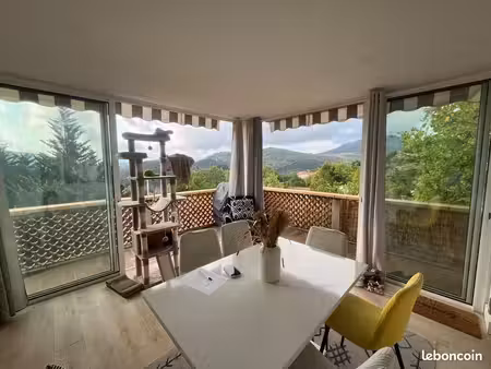 appartement comme une maison avec terrasse et jardin