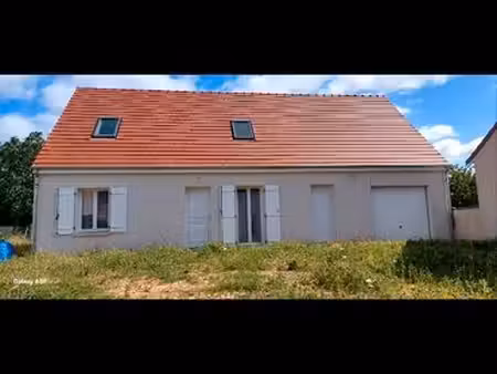 maison neuve avec grand garage au centre de villeneuve-la-guyard
