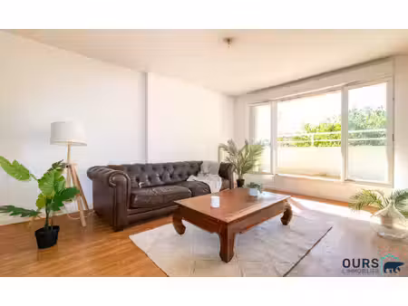 un spacieux 2 pièces de 52 m² avec balcon à 7 min du métro