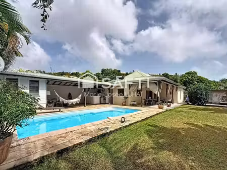 maison f4 de plain pied avec dépendance et piscine