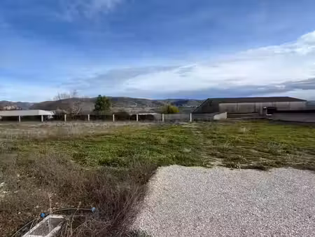 vente terrain 697 m² à peyruis (04310)  115 000 €