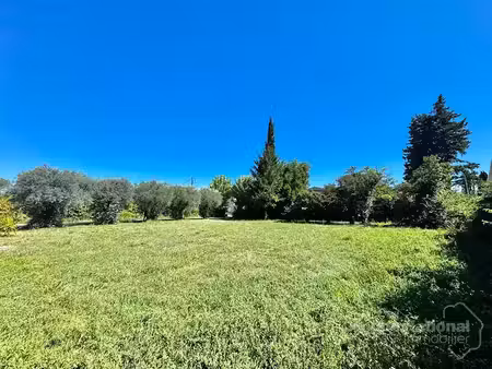 vente terrain 702 m² à le thor (84250)  175 700 €