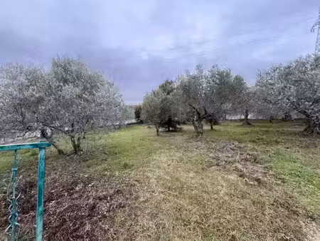 vente terrain 841 m² à manosque (04100)  169 000 €