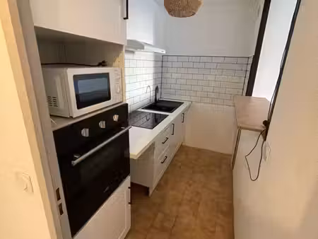 t2 lumineux 43 m² avec ascenseur  cave et parking
