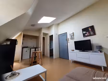location studio meublé 18m2