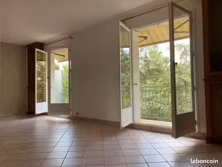 lumineux f4/5 de 93 m2- proche château belmont dans belle résidence -très calme- traversan