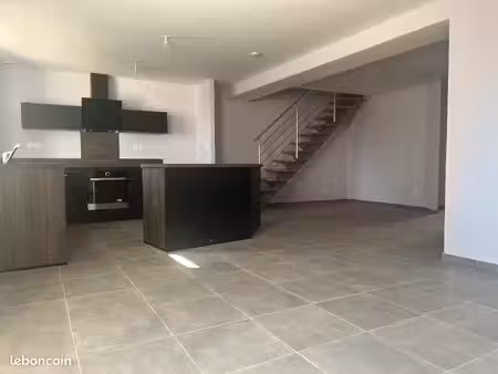à louer – beau duplex 98 m² refait à neuf – 3 chambres – proche centre-ville