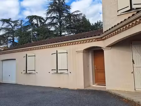 belle villa dans un quartier calme