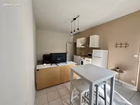 loue studio meublé 22m2