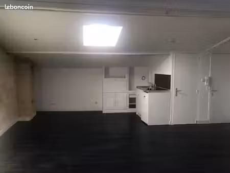 t2 de 40 m2 place nansouty bordeaux