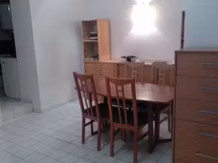 près du métro commerce  appartement clair 3 pièces situé dans une rue très calme