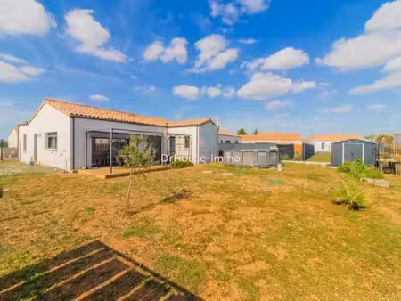 maison individuelle de plain-pied de 2021 avec jardin  terrasse et garage