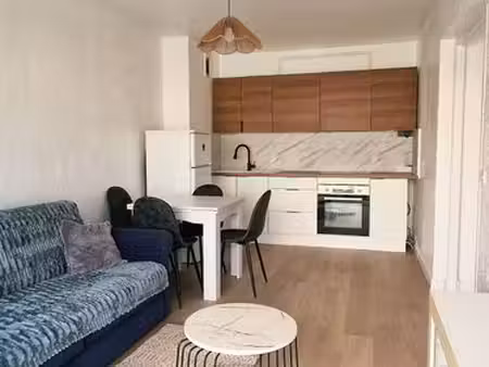 location 2 pieces meublé 33m2+ parking privatif  bord de mer