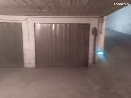 box fermé 12m²- sous-sol -accès facile