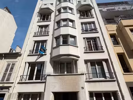 paris 15e – 2 pièces 42 m² avec balcon – immeuble art déco – métro convention – 499.000