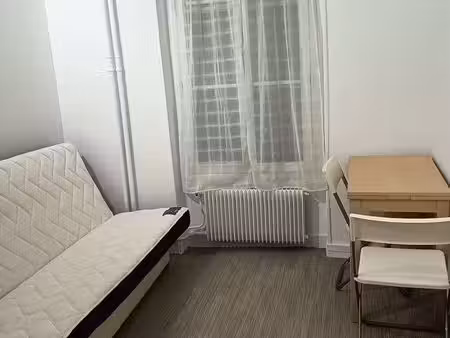 studio meublé 21 m2 métro la fourche/brochant