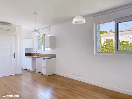 studio 1 pièce 31 m²