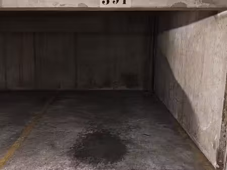 parking sous-sol 12m²