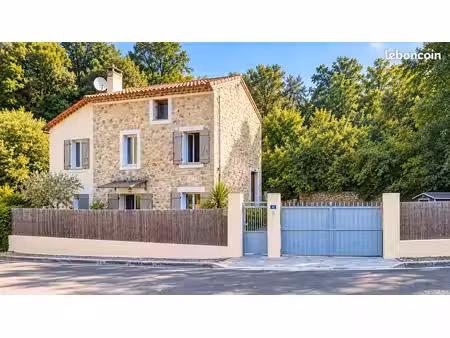 saint-cézaire-sur-siagne – villa 101 m² avec piscine  sans vis-à-vis