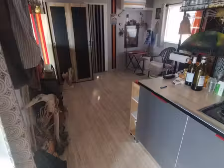mobil-home 40 m² 3 chambres 2 salle 2 bain de wc sur une parcelle de 100 mètres carrés voi