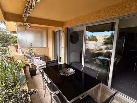location t1 avec terrasse et parking