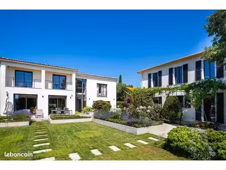 antibes – propriété avec maison principale et maison d’amis dans un environnement calme