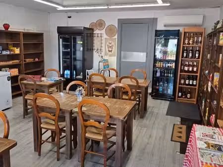 local commercial 70 m² avec grande terrasse – 500 / mois