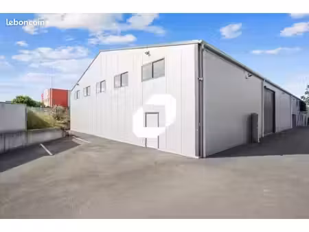 local d'activité 1 497 m²