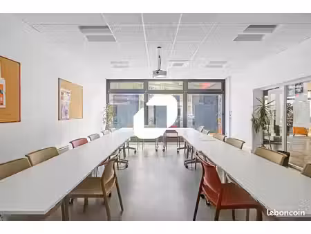bureau 489 m²