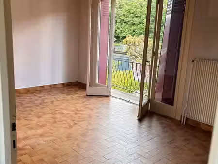 loue f4 quatier diénat