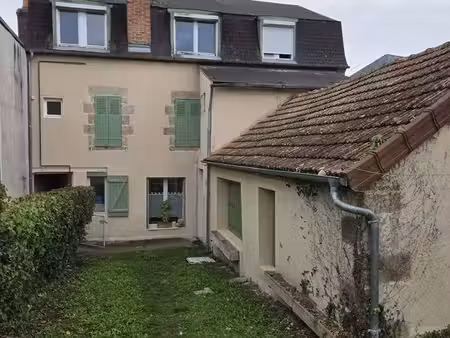 particulier vend immeuble bourbon l’archambault + de 9% de rentabilité  pas travaux à prév