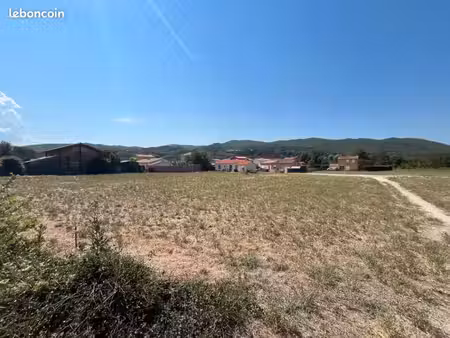 terrain 698 m² malijai