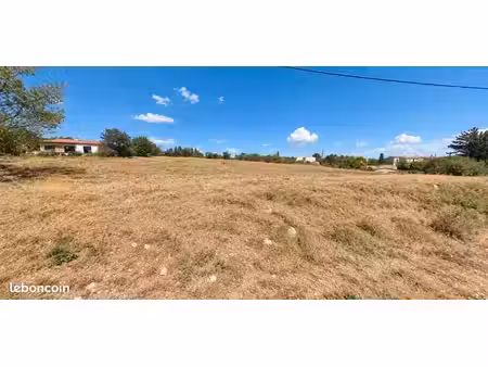 terrain 740 m² reillanne