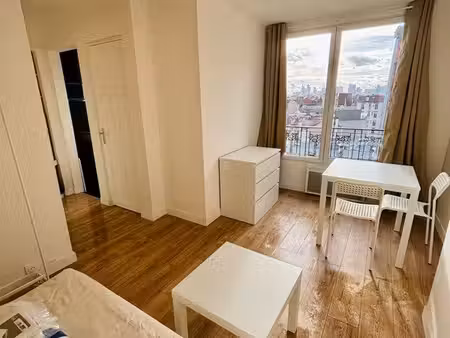 charmant studio meublé de 18 m²  entièrement rénové et remeublé à neuf  situé à asnières-s