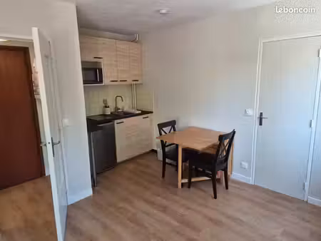 studio meublé 23 m² en rez-de-jardin proche gare de clamart