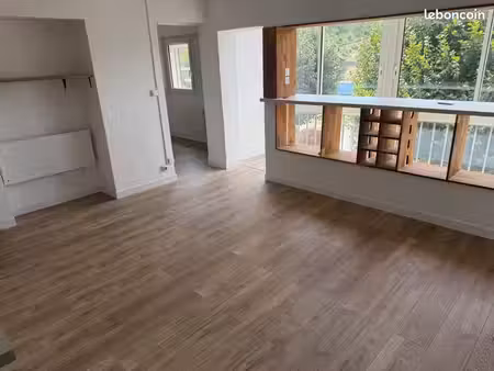 t4 lumineux refait à neuf (10 min frontière suisse)