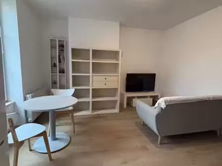? f2 meublé rénové à neuf – 35 m² – joigny
