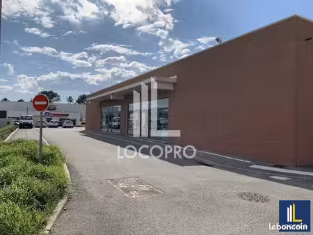 local d'activité 1 820 m²