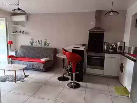 charmant t2 meublé en rez de jardin