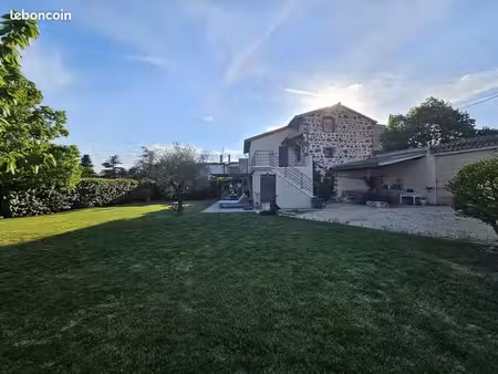maison familiale en pierre  2 chambres  avec jardin arboré  grande terrasse plein sud
