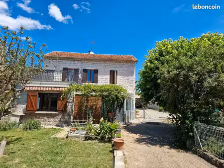 maison avec piscine à ruoms