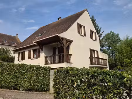 maison 4 chambres – 4 faces – garage en sous-sol et dépendances