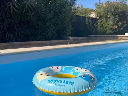 villa climatisée dans un domaine  piscines  piscine proche des plages et à 5 min de tgv