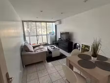 t2 meublé 49 m² – la palasse toulon – climatisation – cave – 730 cc
